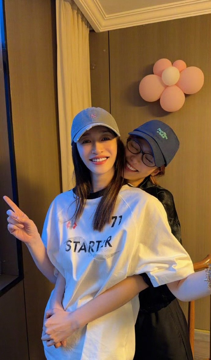 李小冉唱了一下午乘风2026拼命练功、疯狂干饭，真实又努力的李小冉谁不爱 