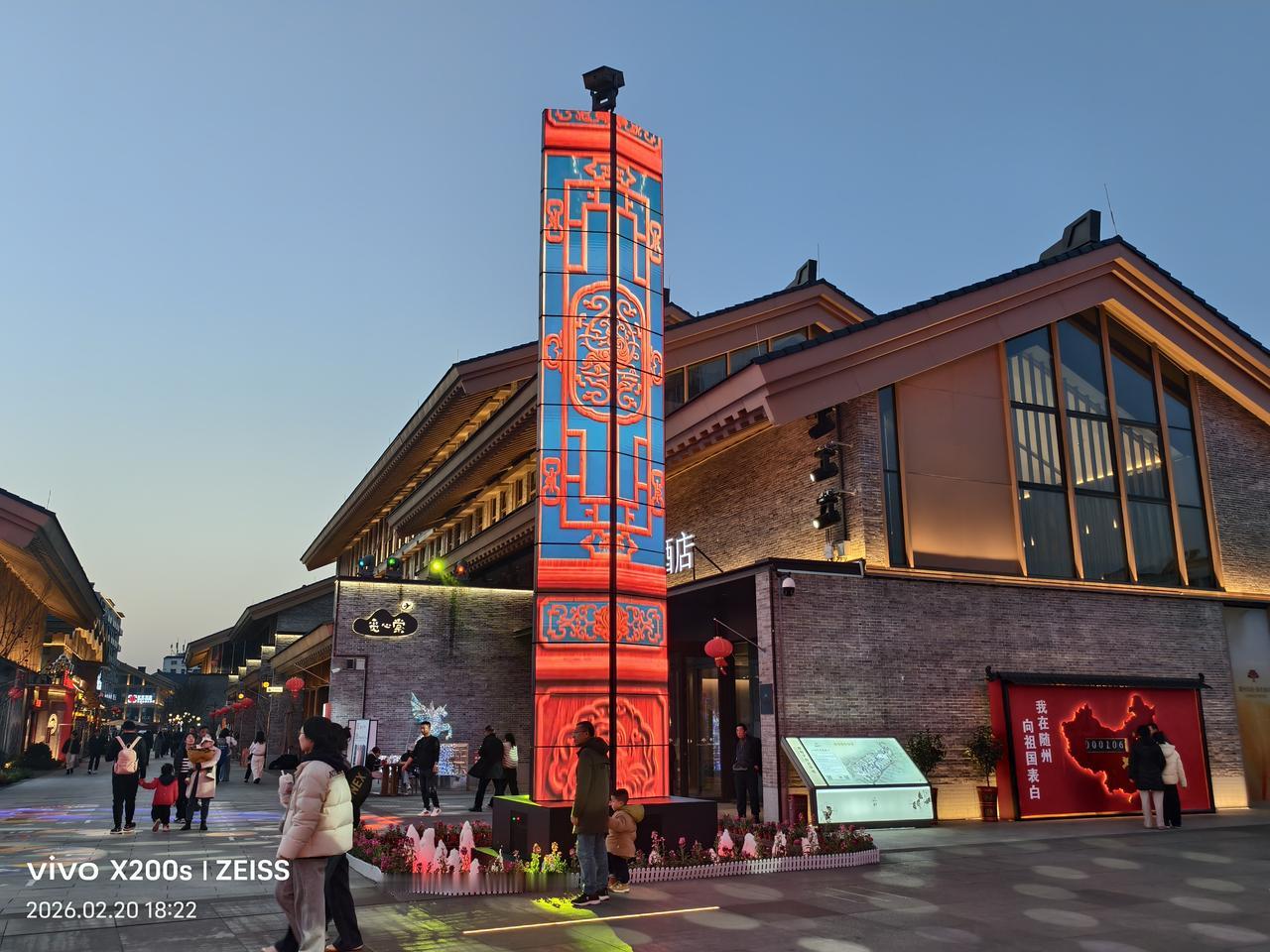 有人拍过夜景照片吗拿出来晒一晒随州市草甸子街夜晚一角（手机拍摄，右下角有拍摄时间