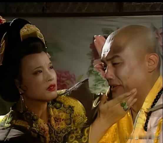 695年，72岁的武则天传32岁的薛怀义进宫侍寝，没承想当薛怀义解开武则天的龙袍