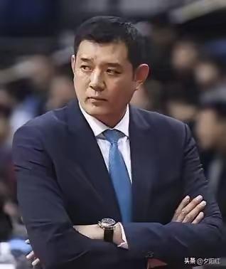 谁才是中国篮坛的第一帅，说到中国篮坛的帅哥，大家可能首先想到的就是中国篮坛的常青