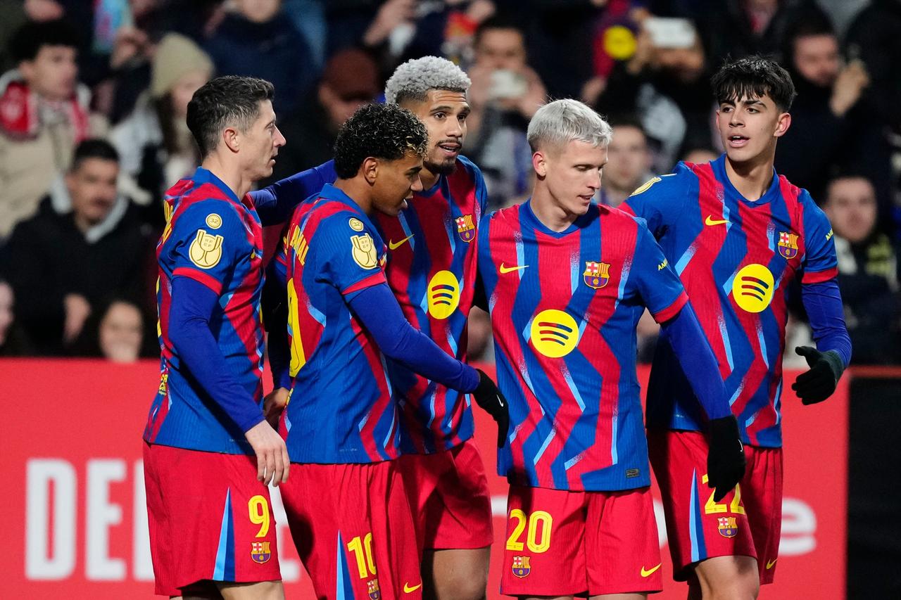 巴萨后防连伤缺2人，目前仅剩5人可用，本月还剩3场联赛+欧冠2战纽卡
03月04