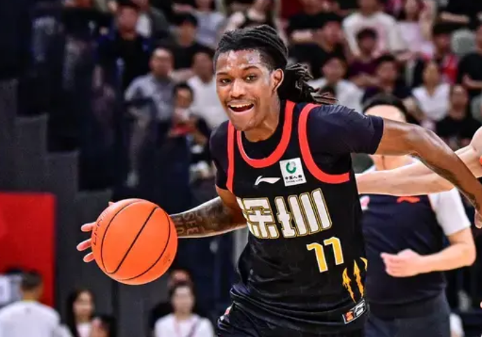 超级三双！史密斯出战38分钟，得到45分15篮板14助攻