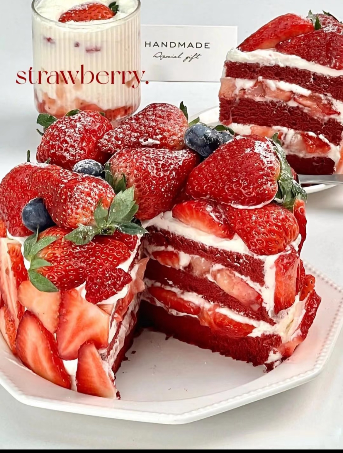 我想大概没有女生会拒绝草莓蛋糕吧🍰 