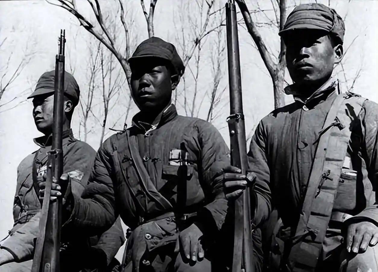 50名八路与9日寇拼刺刀，被刺倒一片，杨成武无亲：每班配一支矛。这话听着像是一句