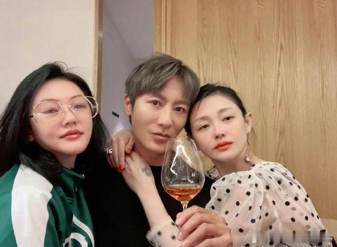 大S刚离婚时的状态，全网夸离婚是回春药。如今再回头看，真的令人咋舌…… 