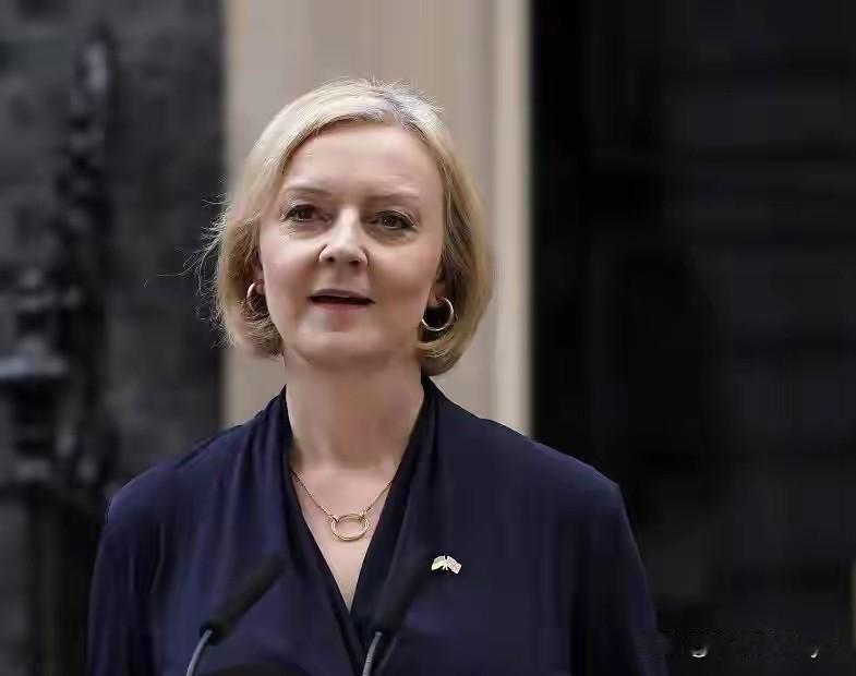 2月9日，英国历史上任期最短的首相特拉斯发文：“祝贺高市早苗在日本取得压倒性胜利