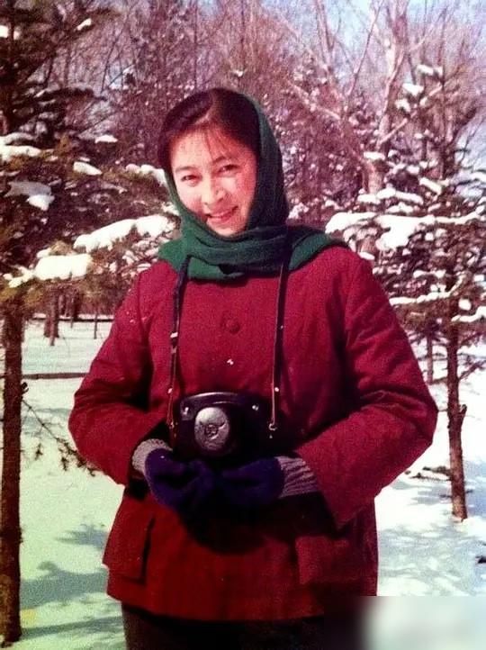 脸蛋不输姜黎黎的金毅，最后却靠声音吃饭，给奥黛丽·赫本配音拿了奖。就离谱。
当