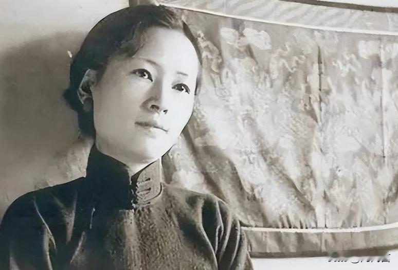 林徽因写信求助美国的好友费慰梅：手头宽裕的话，能不能借我一点钱，最近实在是揭不锅