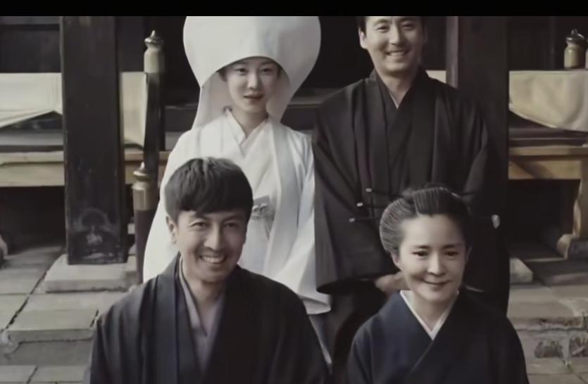 都以为他放不下初恋，错了。
那张他珍藏的照片，定格的不是他的青春，而是一个兄弟用