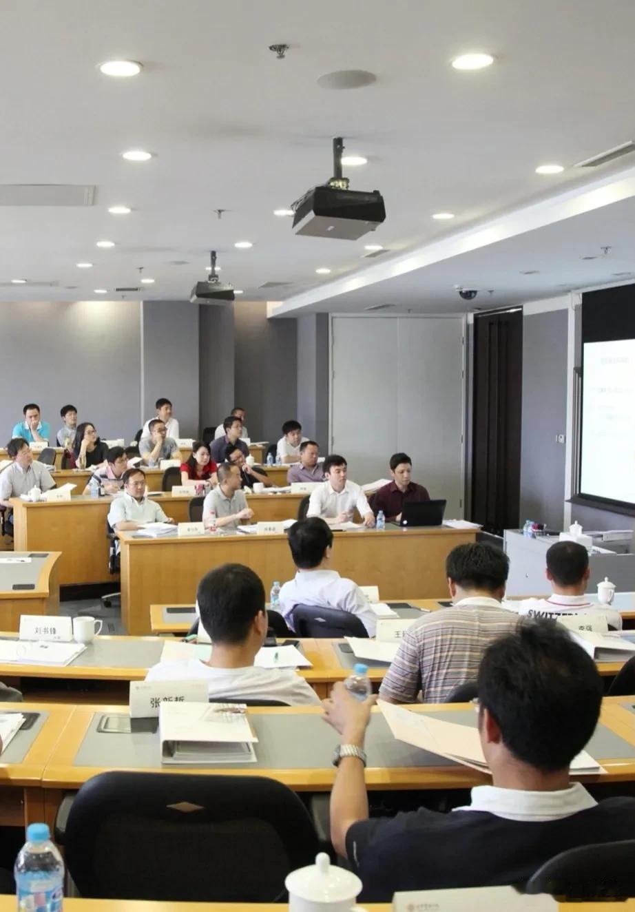 清华大学校办企业清华紫光，2年前因资不抵债申请破产重组，北大校办企业北大方正，今