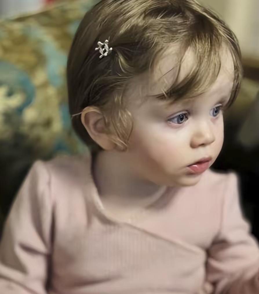 一个14个月大的小女孩能有什么错？
只因她是哈梅内伊的外孙女，
也成了无辜的牺牲