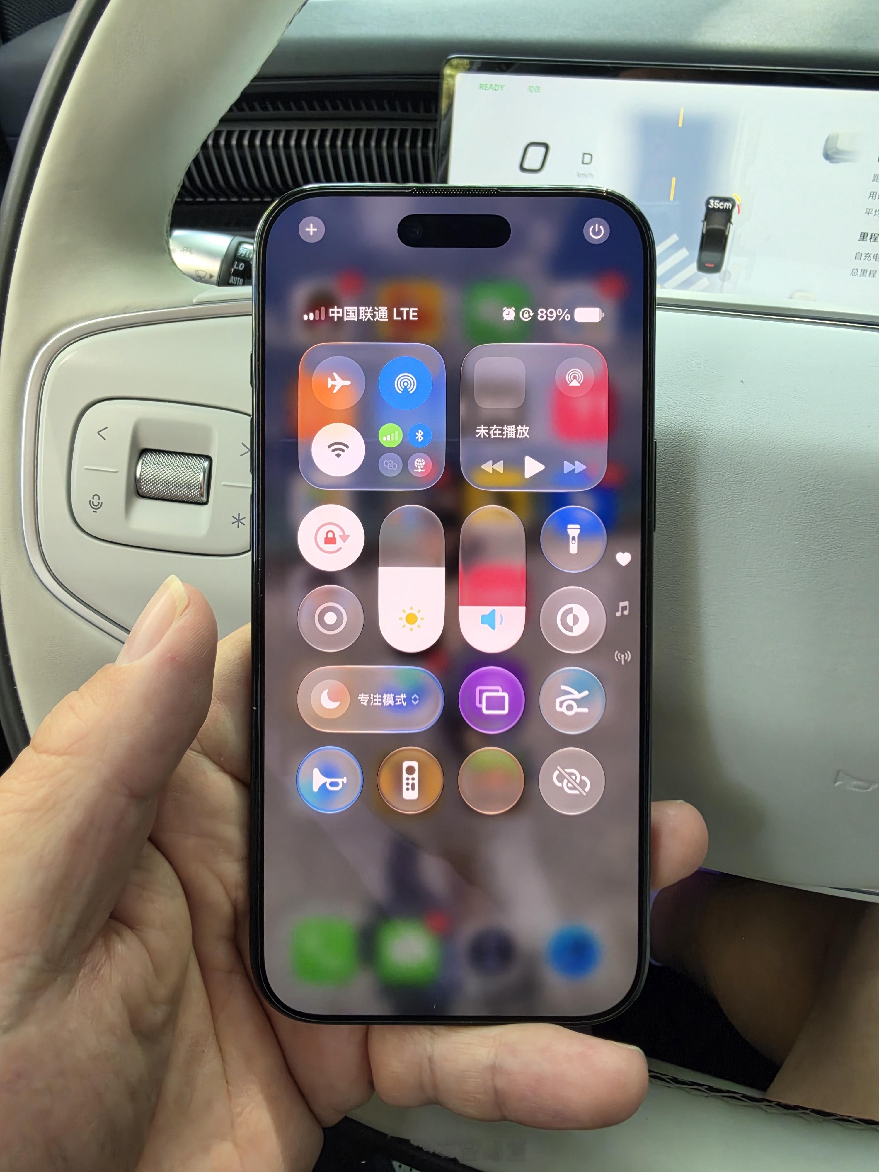 我的美版iPhone Air卡贴只要不开5G很稳定，现在海鲜市场差不多3000多