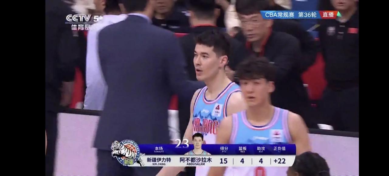 新疆半场67：45青岛，实力碾压，阵容厚度体现淋漓尽致：
1、内线李炎哲14分，