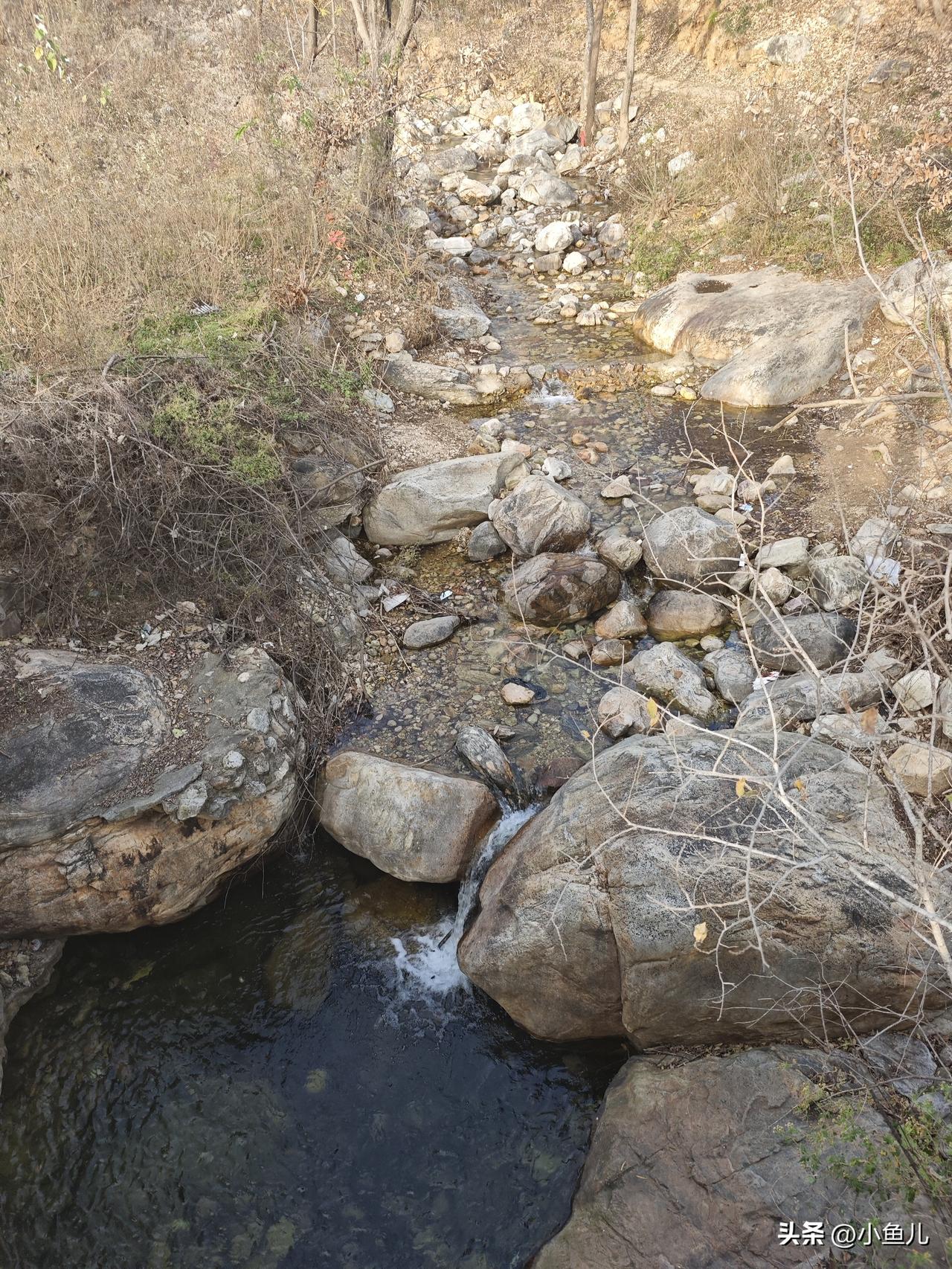 亲，你有多久没有登山了？

登嵩山偶遇山间盛景，远山层叠云雾缠绕，浑然一幅天然水