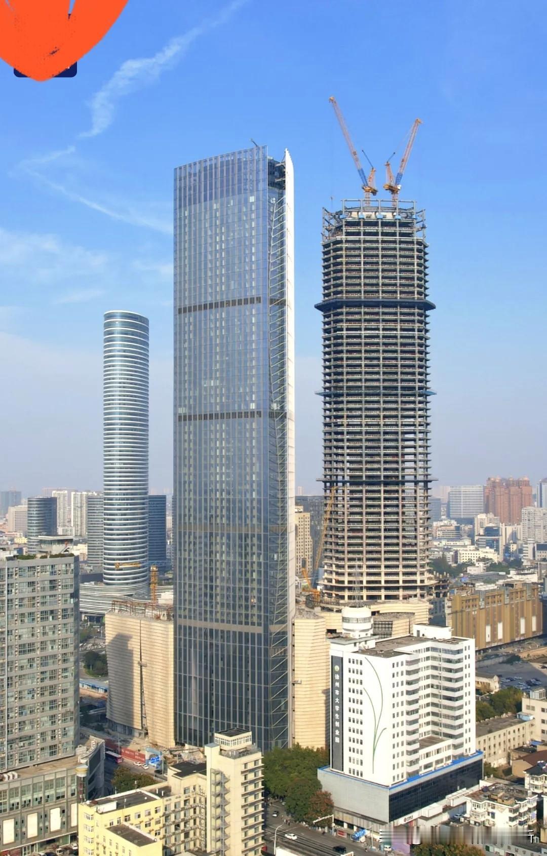 徐州德基广场外立面深蓝色比苏宁大气漂亮[赞]