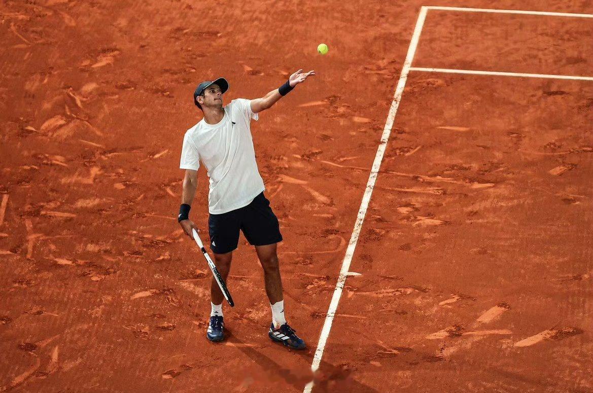 西班牙希望之星  19岁霍达尔首进大师赛8强马德里大师赛第四轮，霍达尔7-5 6