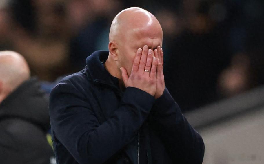 8人恐缺阵！“地狱级”圣诞：标王断腿、萨拉赫离队，仗怎么打？各位利物浦球迷圣诞快