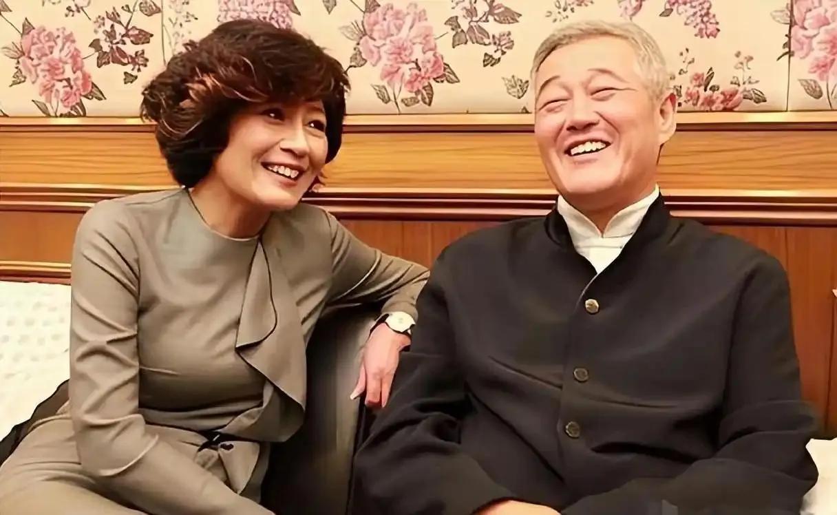 2013年，赵本山当着哈文的面放狠话，今年的春晚我不参加了！说罢转身推门离开，这