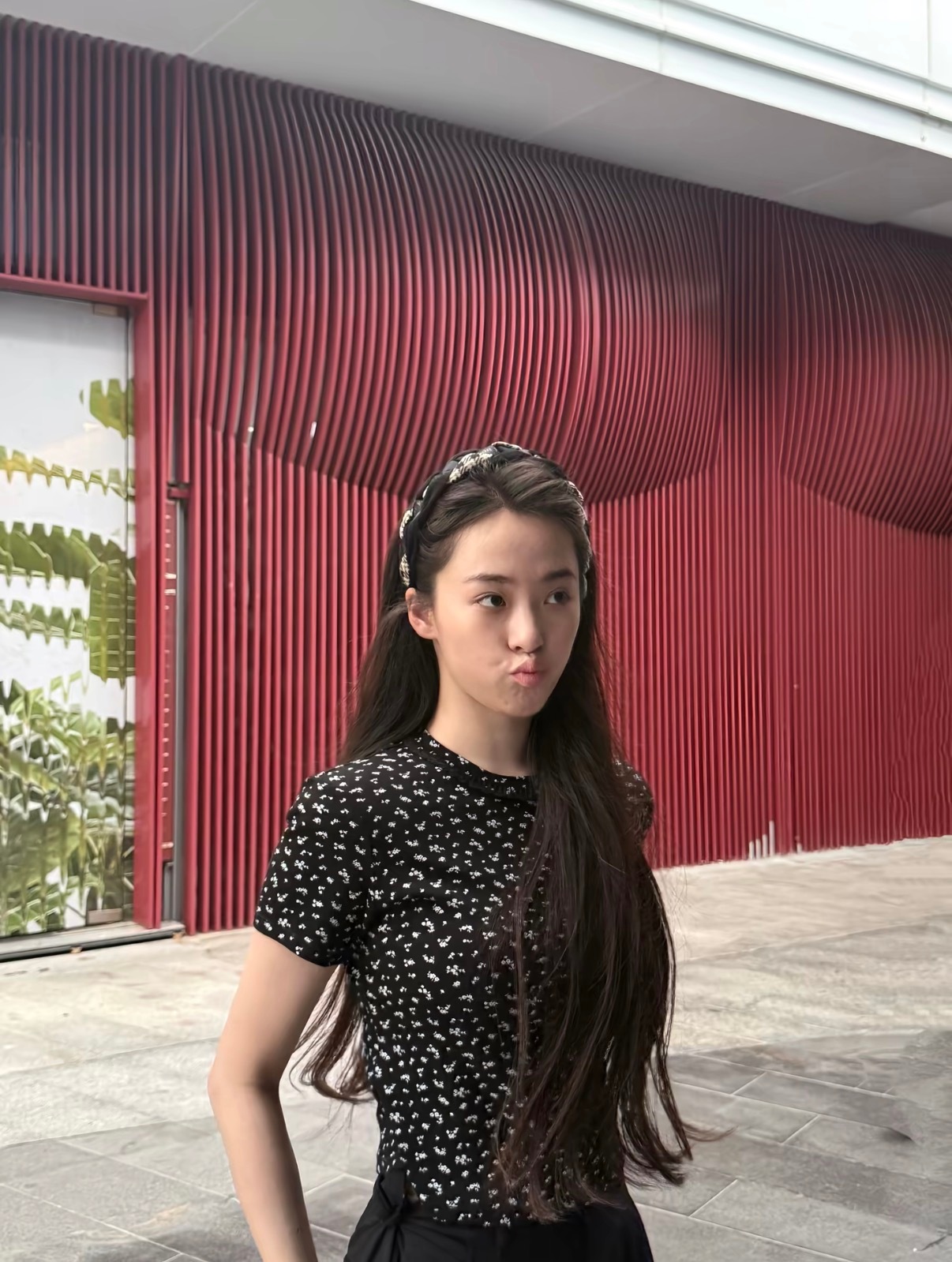 摸鱼翻相册 翻到这组 相同的衣服怎么可以反差那么大！ 