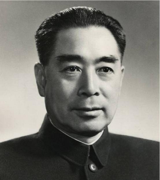 1973年周恩来重返延安，晚宴上突然向在座的人们坦率表示：今天我要做一次自我批评