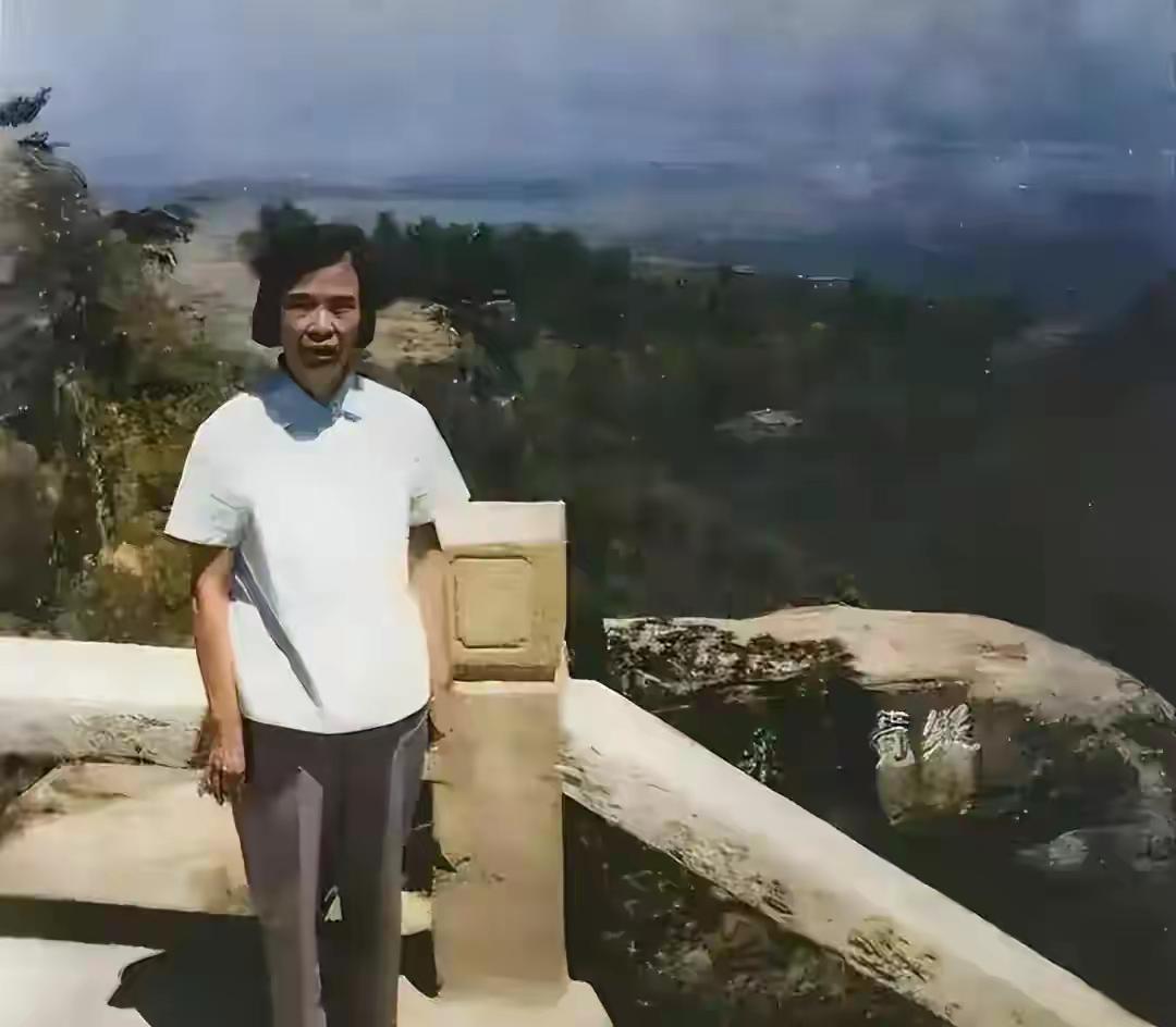 王铎：1959年，贺子珍在庐山。