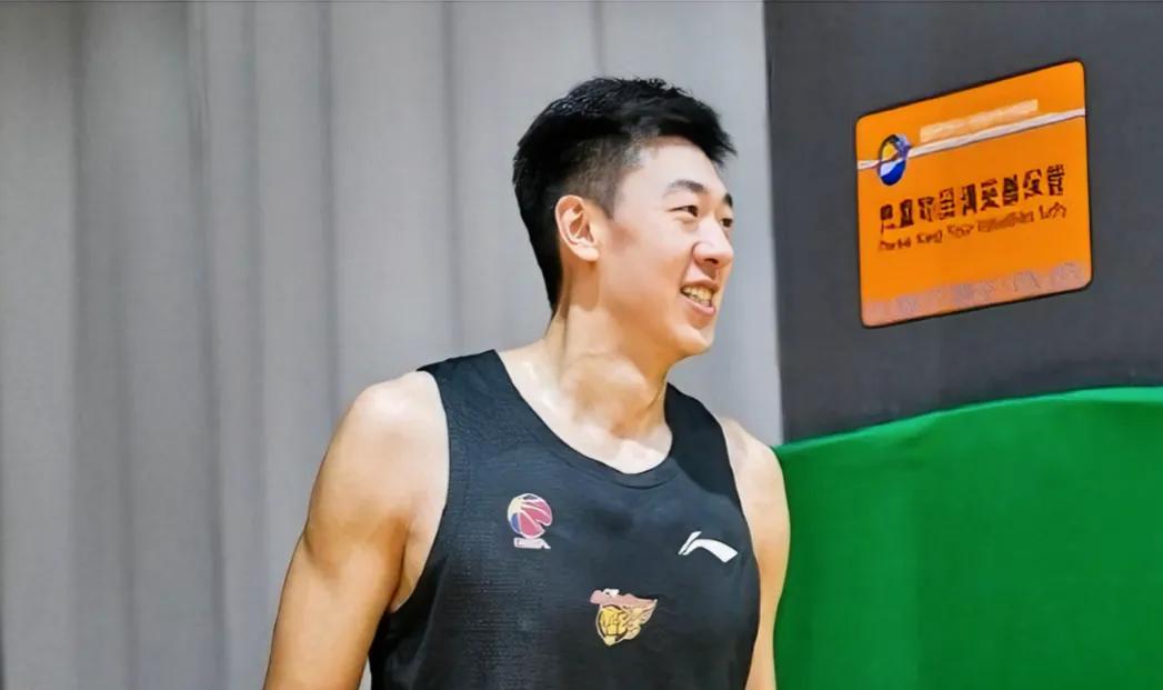 徐杰：还没出汗！8分2篮板5助攻。
贝兹利：广东宏远新赛季最佳引援。
巴顿：连拉