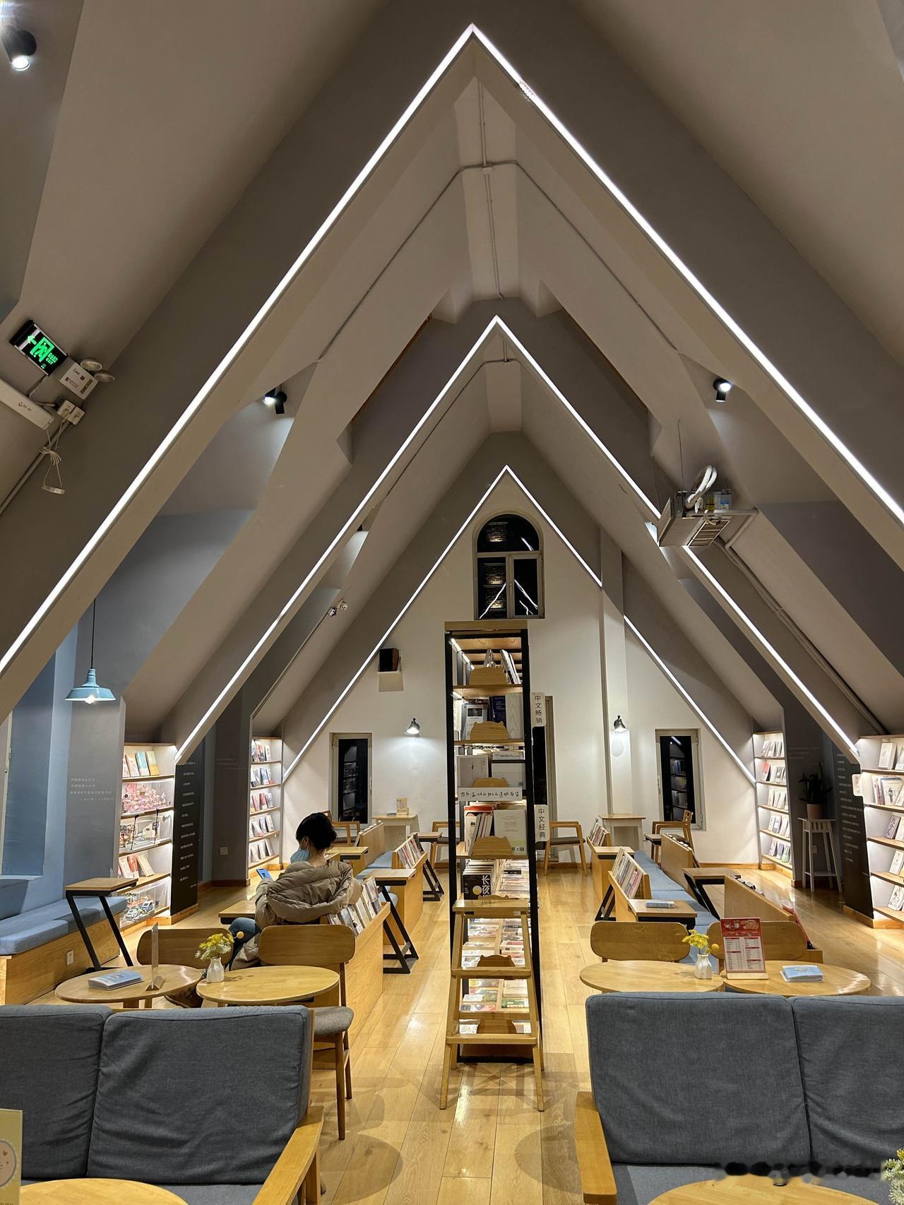 从“知识仓鼠”到智慧行者：为何我们总爱囤积却不消化？
不知你是否也有过这样的经历