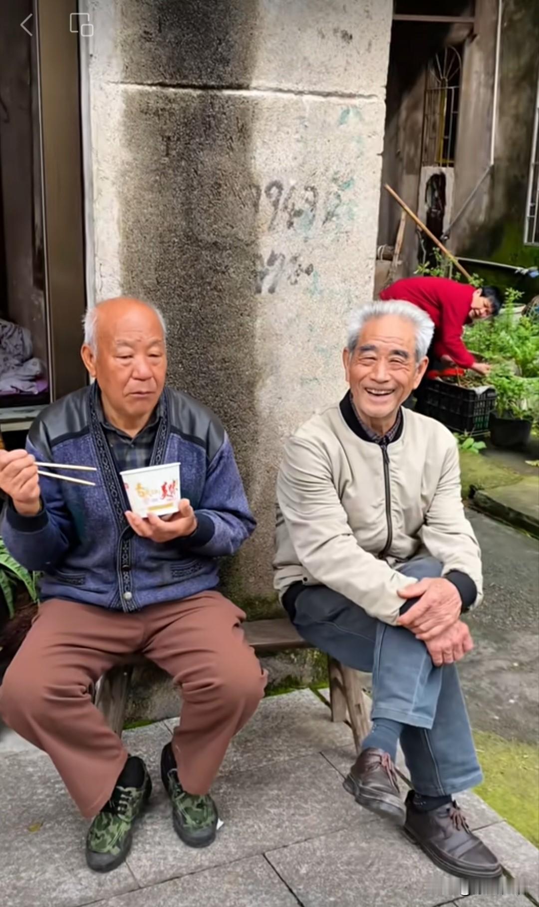 谁心中没有一点隐私？谁生活中没有一点烦恼？在人生的下半场，如何活得精彩通透一点？