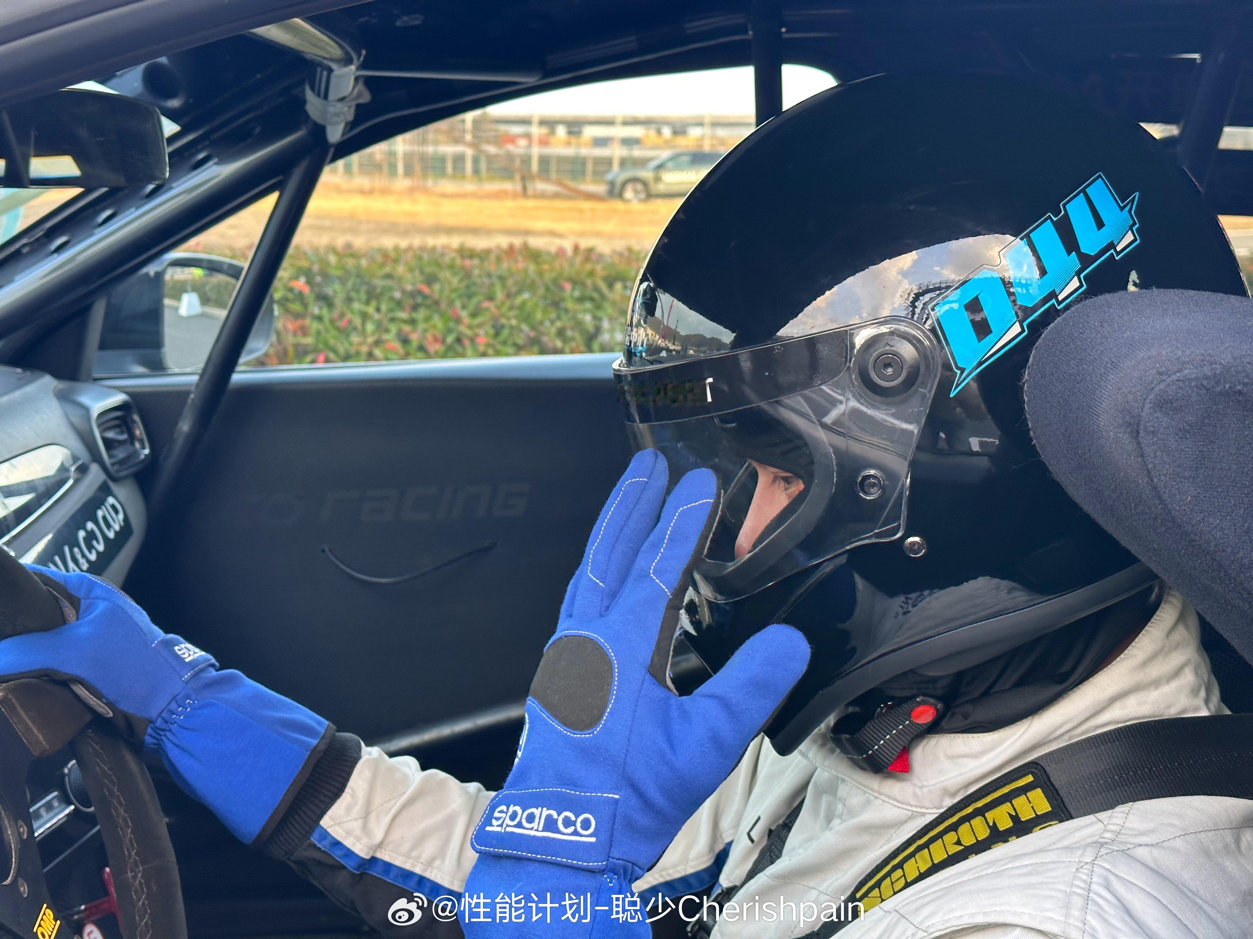 赛道培训第二天，职业比赛捷凯冠军车手教练带我们徒步赛道，宁赛算是国内起伏最大的一