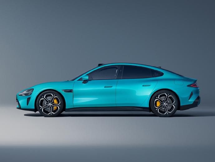 小米汽车技术发布会让人印象深刻的还是最后，小米汽车SU7无人驾驶登上发布会舞台，