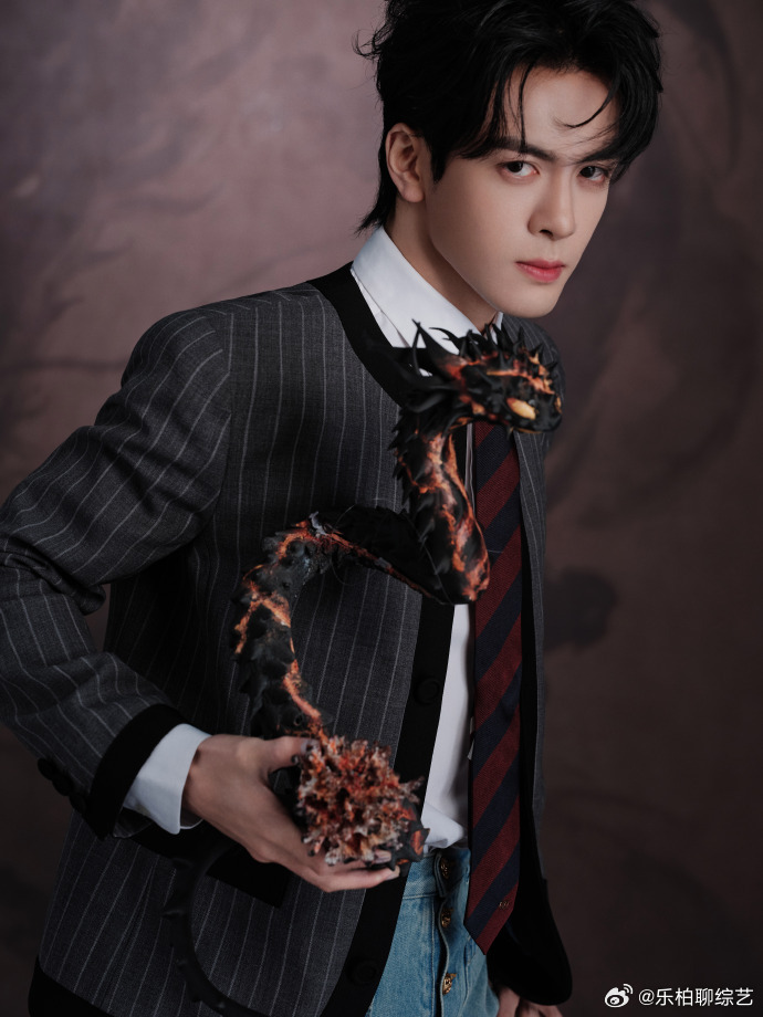 曾舜晞回应慷慨且富有曾舜晞感谢有机会露腹肌 直播回应太圈粉了，身材也圈粉。 