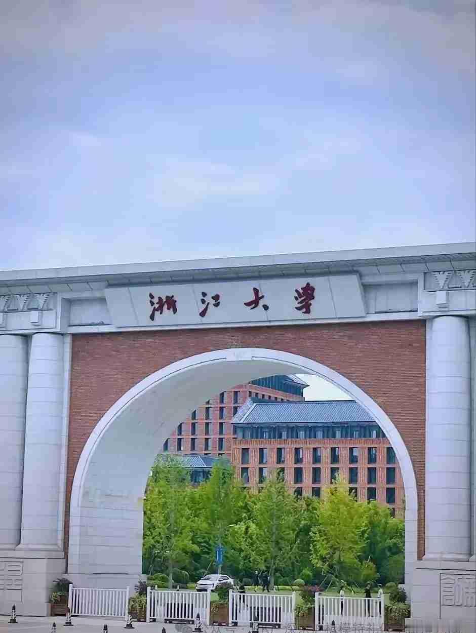 放弃中大八年直博，选择浙大5+3临床，考生的选择真的吃亏吗
广东一名考生做出引发