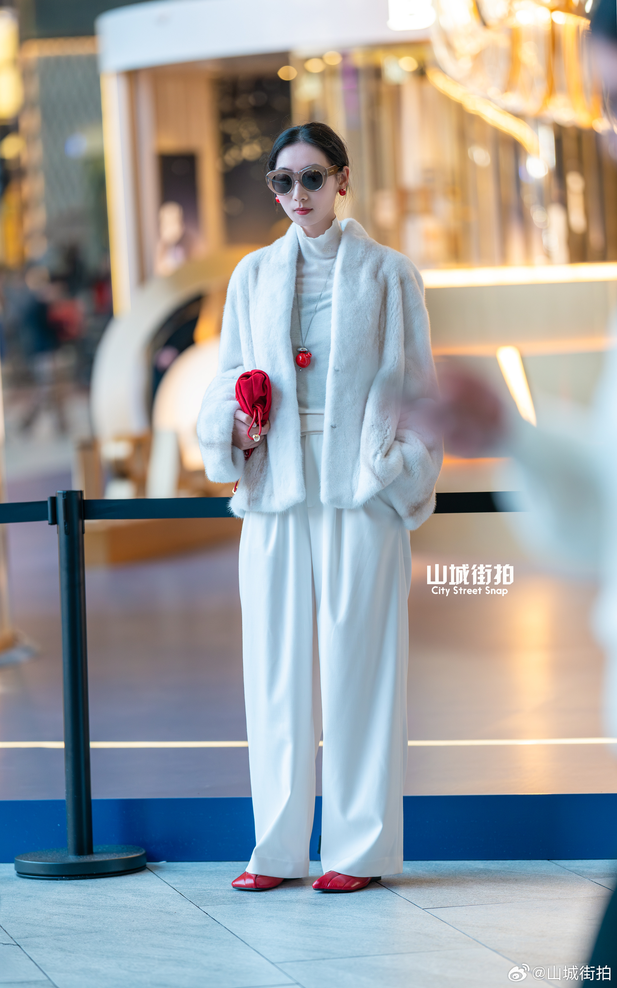 拍照还是要用raw，不然很多片都调不回来~ 