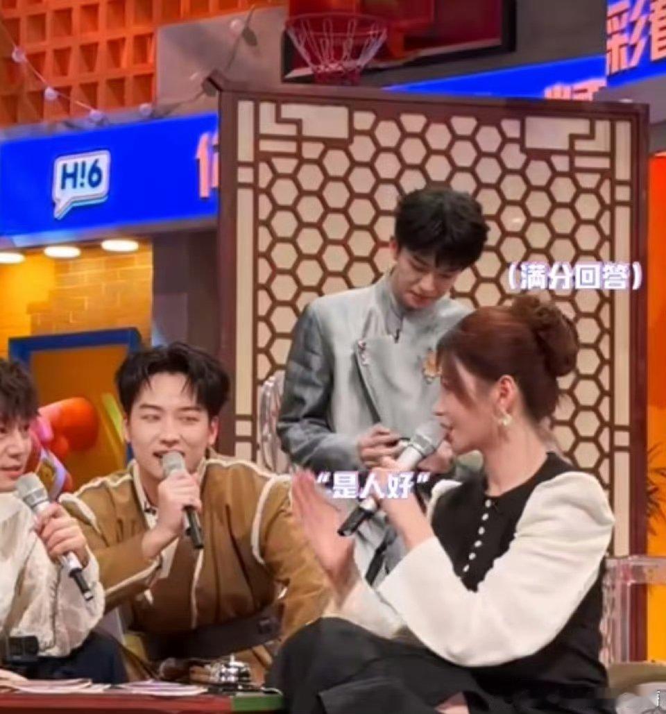 杨紫[超话]  李现说了什么让杨紫秒选  沈梦辰说杨紫不是妆好是人好  李现到底