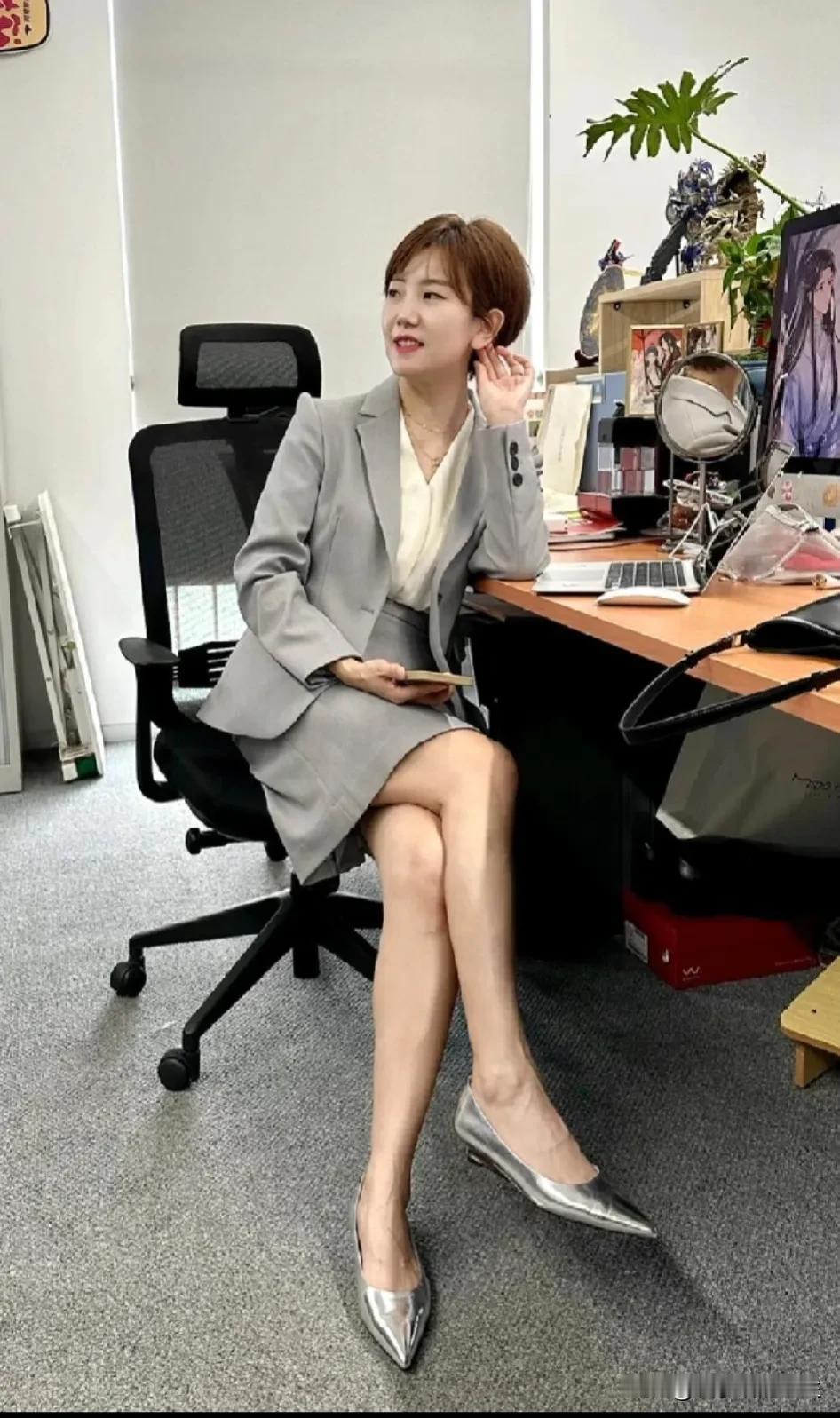 脚上的青筋更加增添了魅力[害羞]