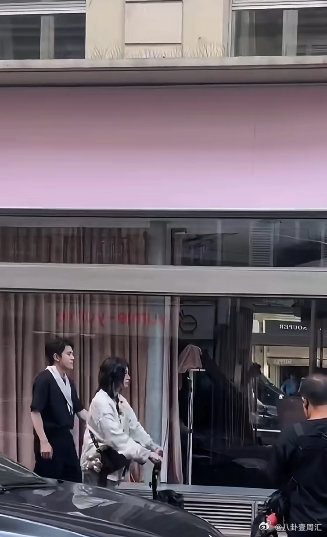 李佳琦最早知道尚雯婕的伤是骨折 不是所有照顾都要大张旗鼓，李佳琦走在身后的每一步