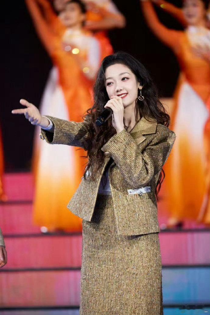 你长成儿时期待的大人了吗 小时候，觉得长大后的自己会无所不能；长大后，才发现现实