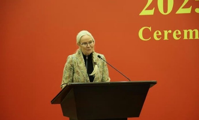 国际乒联主席获天府友谊奖 12月2日，2025年度“天府友谊奖”颁奖仪式在成都举
