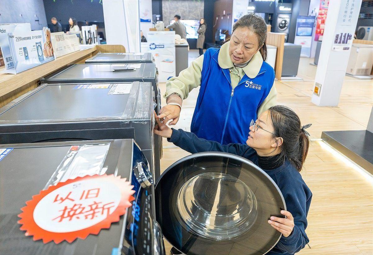 央视网消息：记者从商务部了解到，今年1—11月，消费品以旧换新带动相关商品销售额