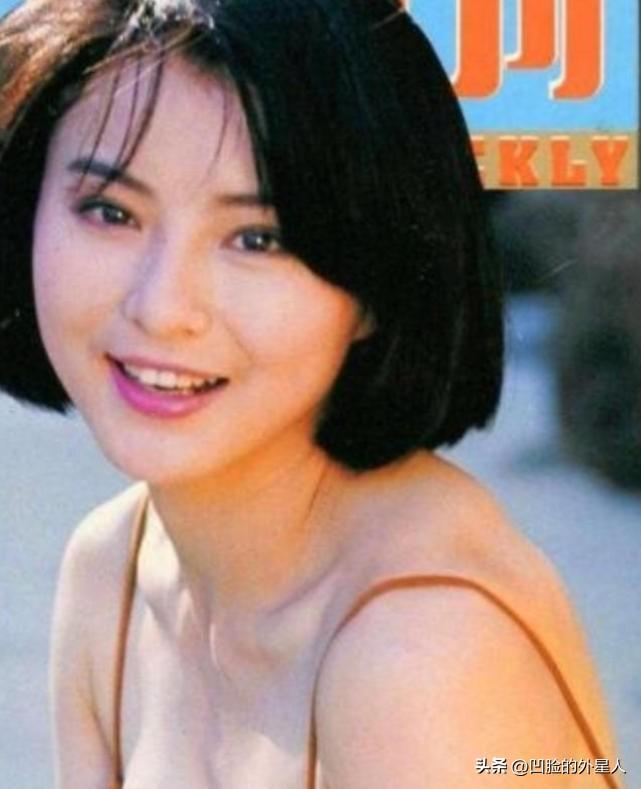 一天，李赛凤和干儿子发生了暧昧关系，这时原本出差的丈夫突然回来了，李赛凤拉着丈夫