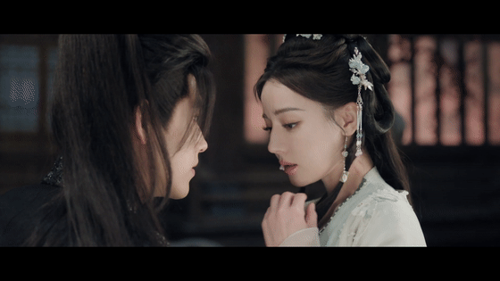 迪丽热巴陈飞宇咬脖吻戏这张力谁顶得住啊！思胥名场面，拉扯感直接拉满，剧粉的眼睛有