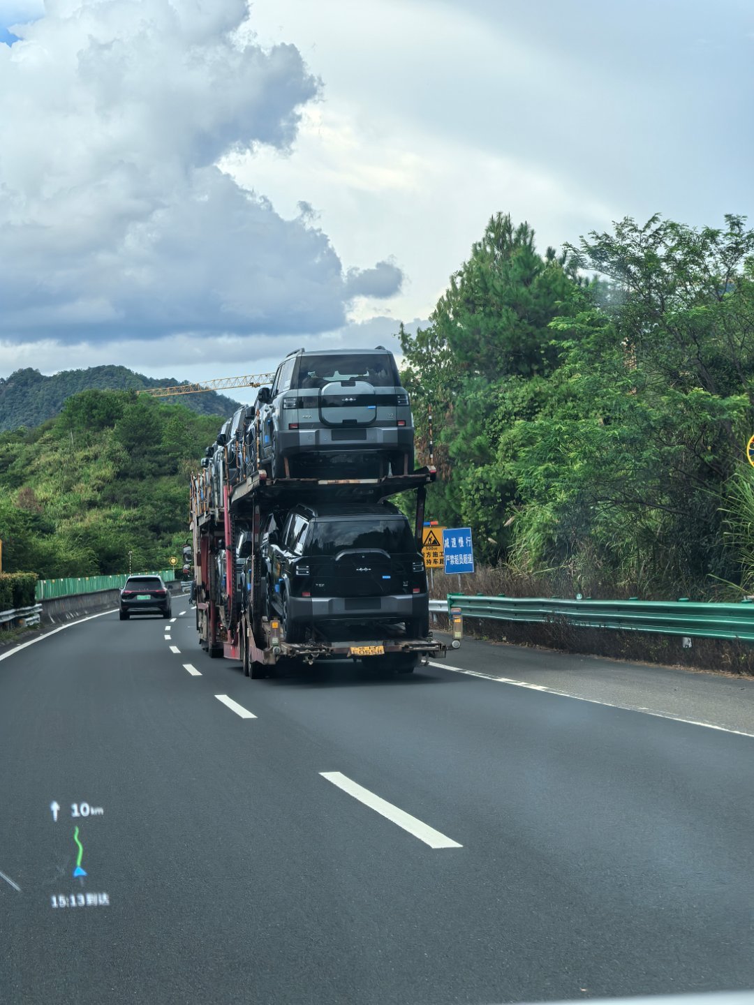 已经在高速上遇到了两板车的方程豹钛7了方程豹方程豹钛7  ​​​