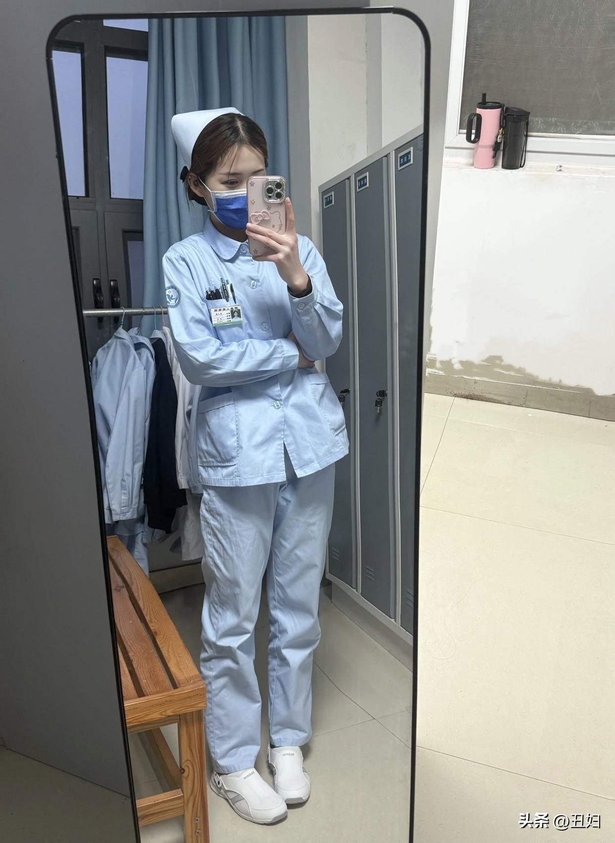 一个女人外貌重要还是心灵重要心灵美是一种内在的涵养，更能经得住时间考验。