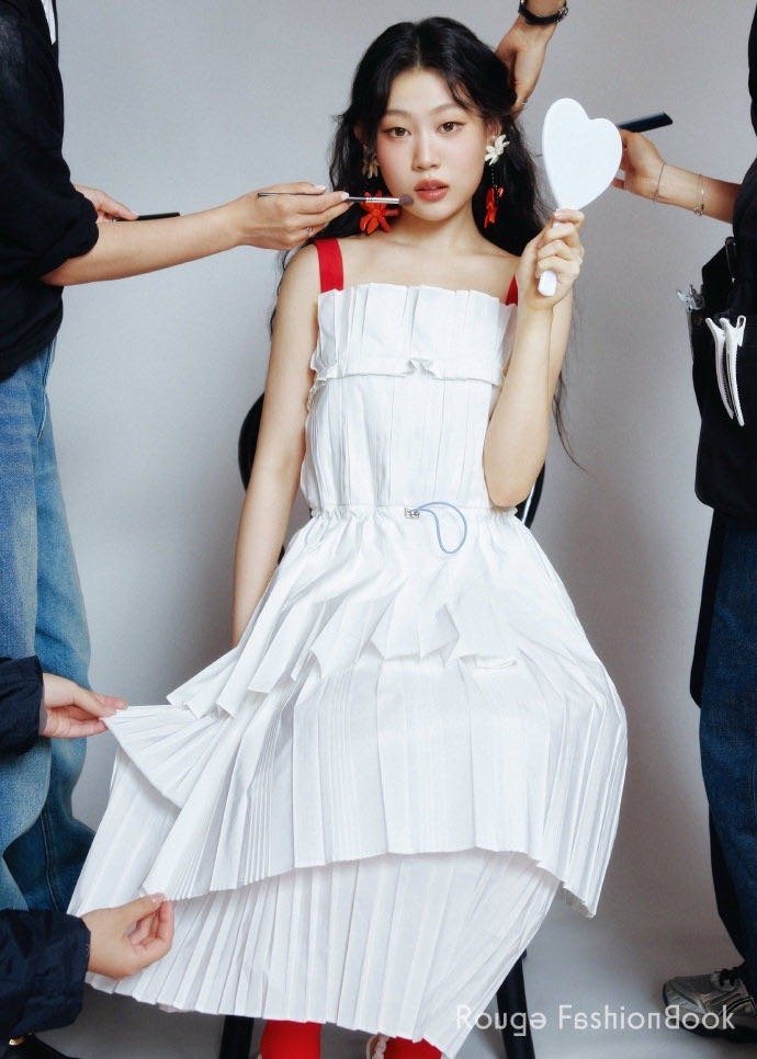 沈佳润给粉丝写的信读沈佳润的信读到眼眶热热的，她说记得大家的支持，说在一边工作一