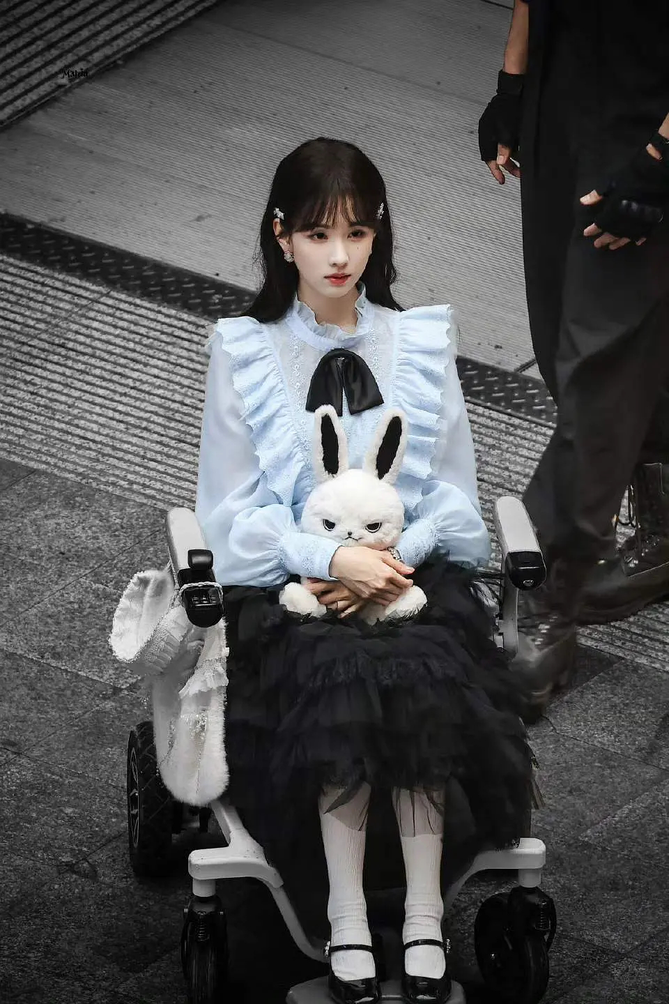 陈都灵这身衣服是真的适合