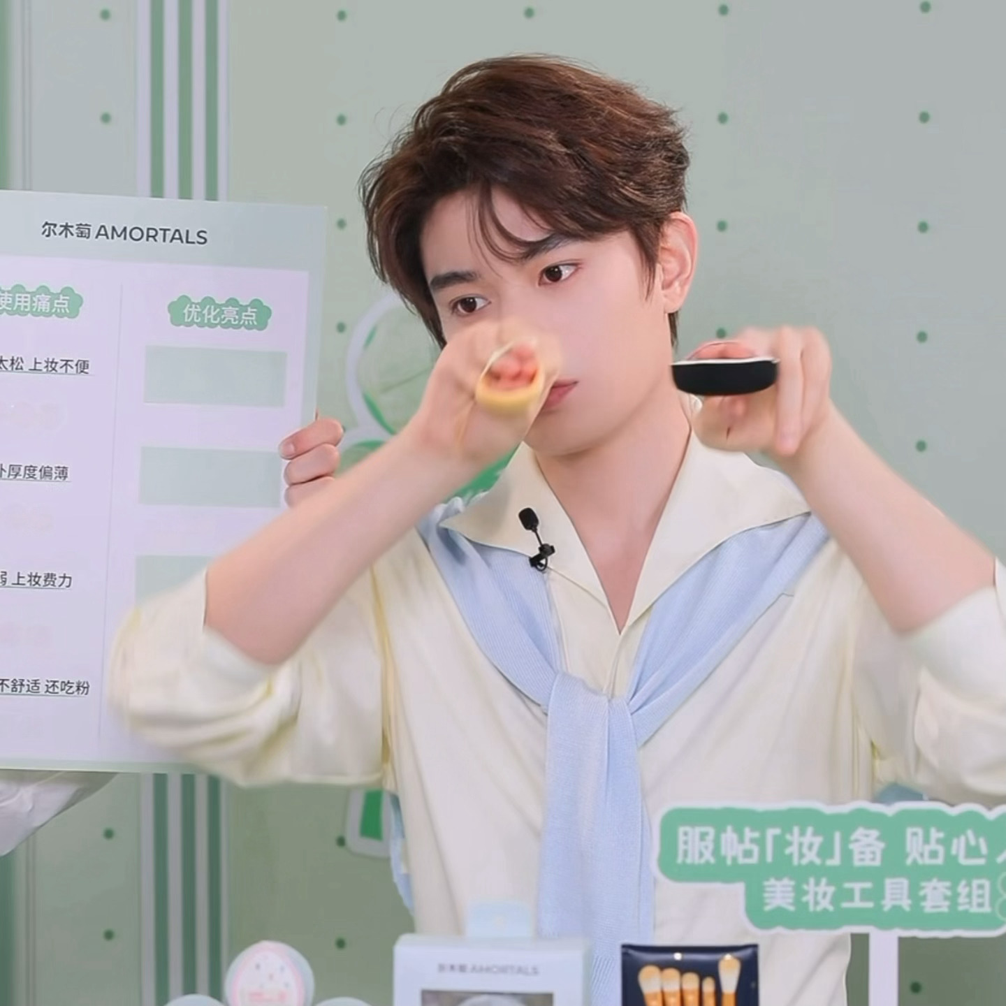这是手掌吗小猪 这明明是五根爪子 ​​​