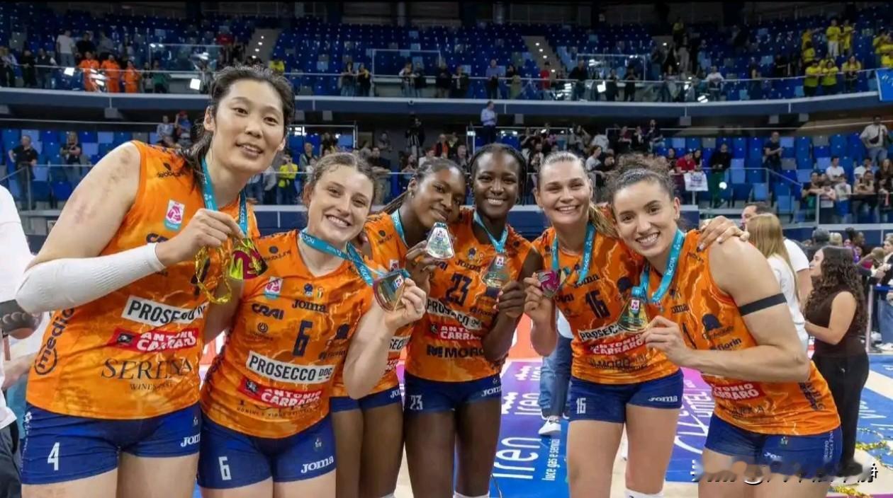 祝贺朱婷又拿冠军，第26次夺冠!
今天凌晨结束了意大利女排甲级联赛总决赛第4回合