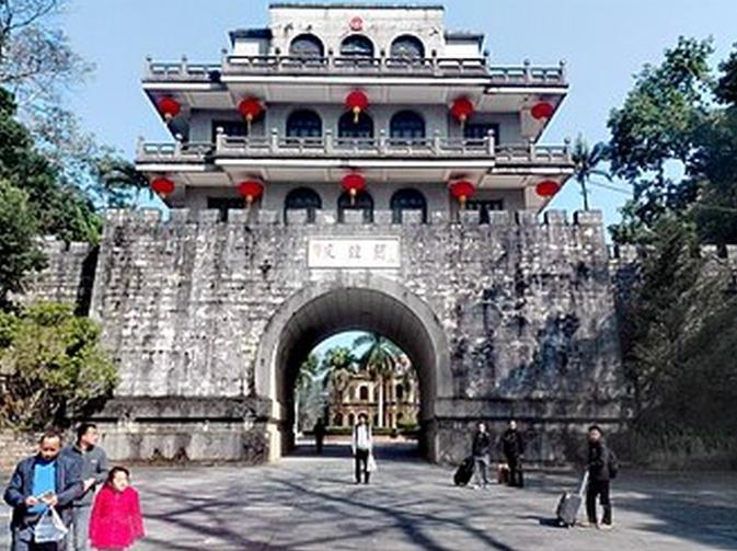 越南前领导人黎笋的长子黎坚成曾在采访中称，当年越南之所以对中国采取强硬行动，是因