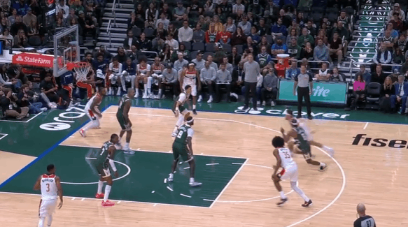 罗林斯观察：火热开局，抢断狂人&“黄金左手”罗林斯是开赛阶段吸引我关注的球员之一