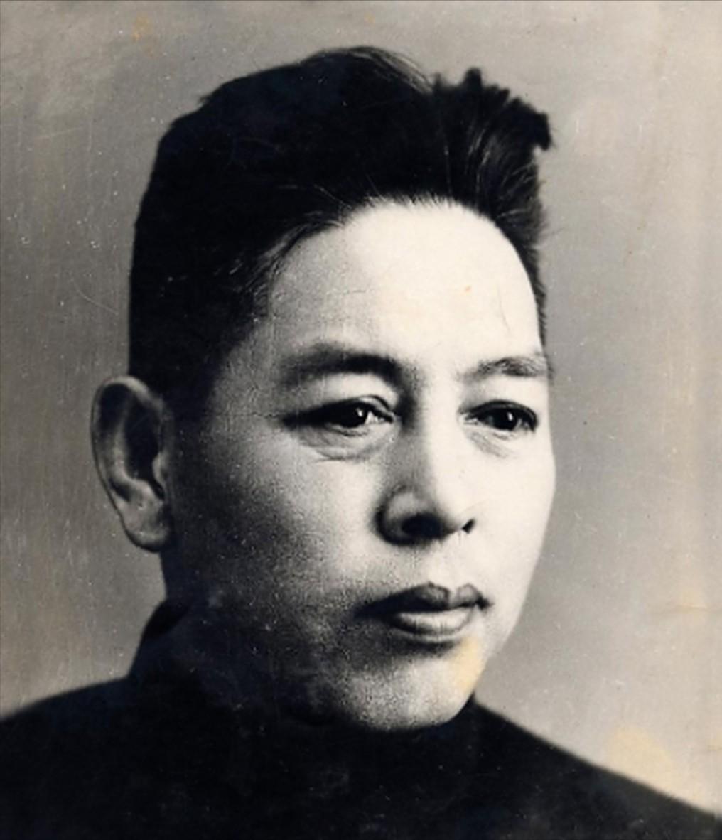 1932年，陈玉仁叛变，供出了潜伏在敌人内部的地下党员王世英，王世英察觉到异常后